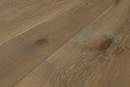 Prostota i funkcjonalność  naturalnej, drewnianej podłogi